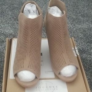 Journee Collection Booties